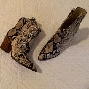 NWOT Snakeskin Boots Size 7.5